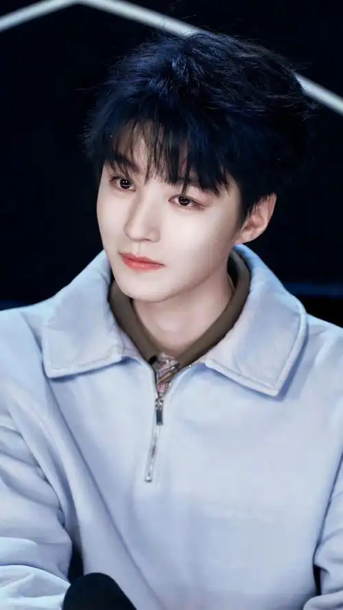 如果你不跟公司续约,即使是名品桃花眼也要被p得普通,什么下睫毛卧蚕