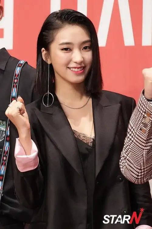 [相片]sistar 宝拉 黑色性感美