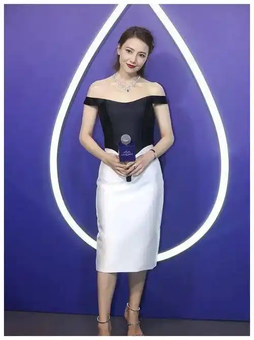 高圆圆眼纹这么多也不遮掩是中年大妈真实模样自然且漂亮