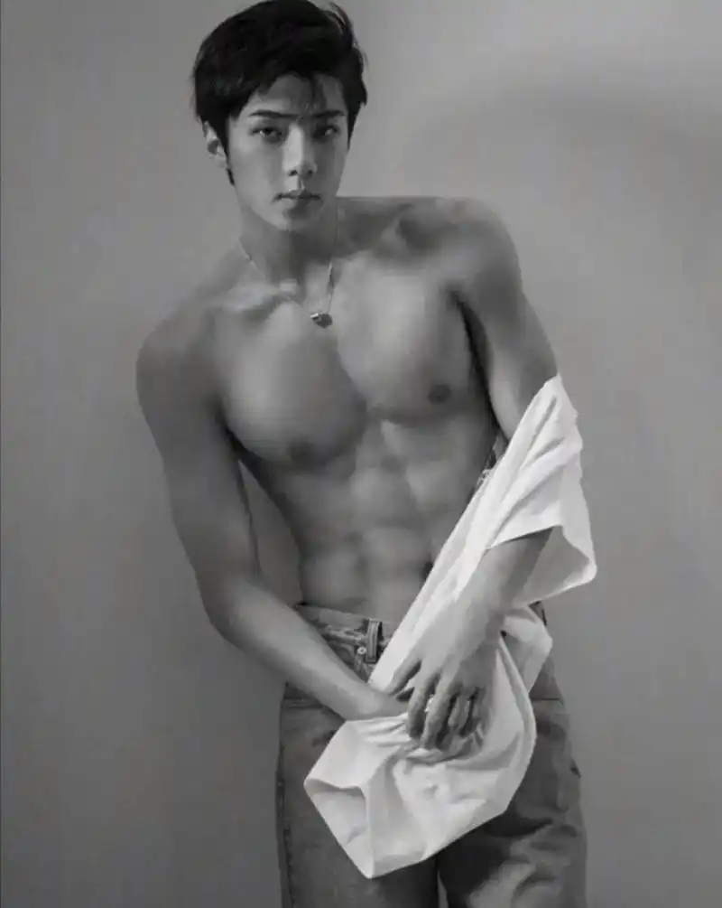 腹肌美男吴世勋