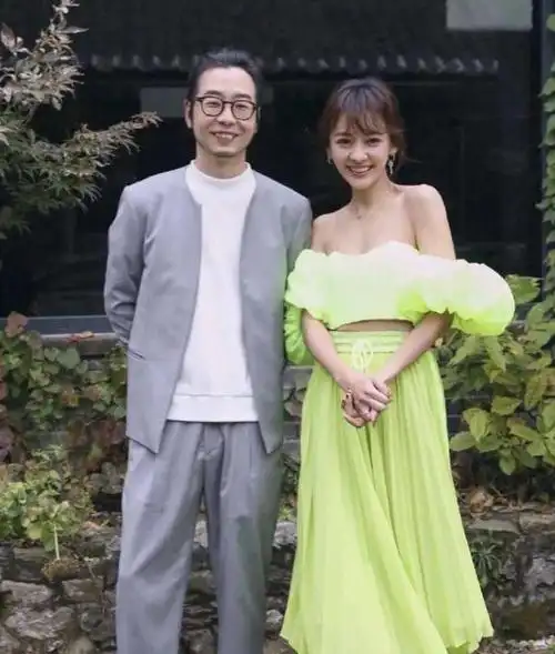 后来,陈意涵和许富翔结婚的时候,不少的网友嘲笑许富翔长得丑,不理解