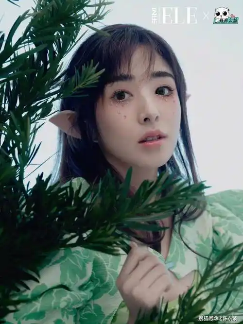 34岁张含韵饱满性感,越来越有韵味了!_身材_生活_女神