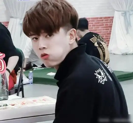 任嘉伦吃东西的样子太可爱了,像极了小仓鼠,自带萌属性!_网易订阅