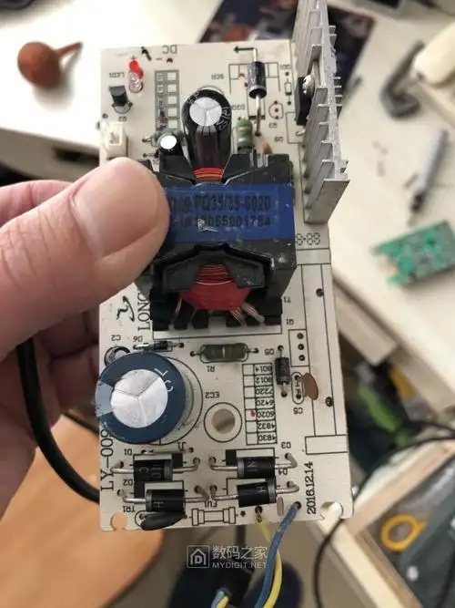 拆李逵牌雅迪60v20ah电动车充电器