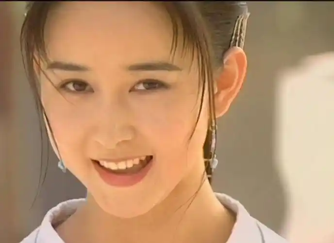 原创96中戏班花胡静晒健身照豪宅花园曝光被富豪老公宠成公主