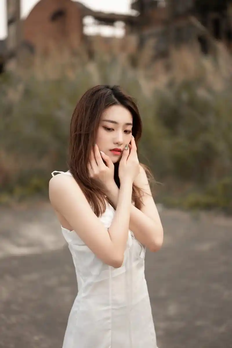 秋意#氛围感 #唯美意境 #写真情绪片 #森系少女 #拍出电 - 抖音