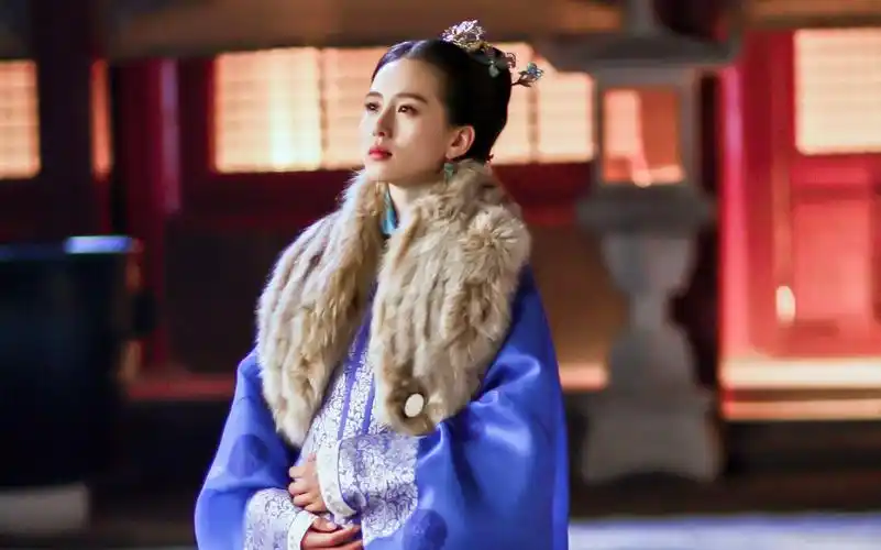 刘诗诗从出道起,古装女神的称谓就没有离开过,从小练芭蕾的她身姿挺拔