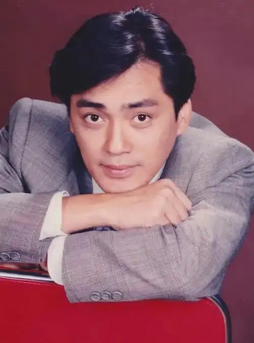 汤镇宗个人资料(汤镇宗:弟弟是汤镇业,至今无绯闻,将普通妻子宠成了宝