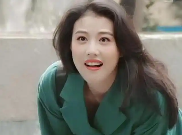 难怪90年代港星都很美,白开水式艺人鞠婧祎和陈都灵港风都太美