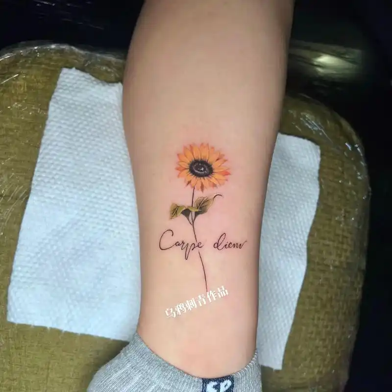 向日葵纹身.喜欢向日葵,也喜欢做向日葵纹身作品,希望它能一直 - 抖音