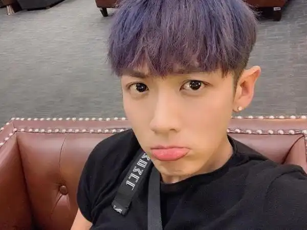 柯震东发型图片高清,柯震东穿搭 - 歌词译