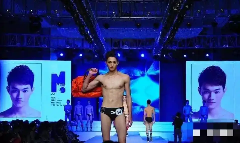 《延禧》许凯早期泳装照曝光!变身行走荷尔蒙,网友:傅恒变了!