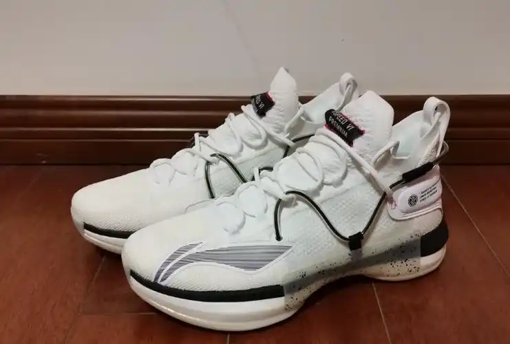 闪击李宁6代圣诞节cj开赛球员pe版篮球鞋篮球鞋