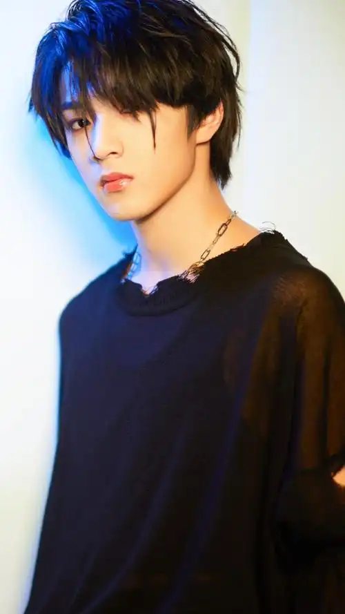 霸道总裁男神刘耀文帅气写真,高清图片,手机壁纸