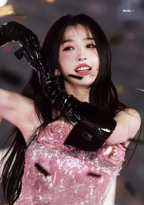 虞书欣演唱会操作狂打雷,跳舞像狗熊瞎蹦!