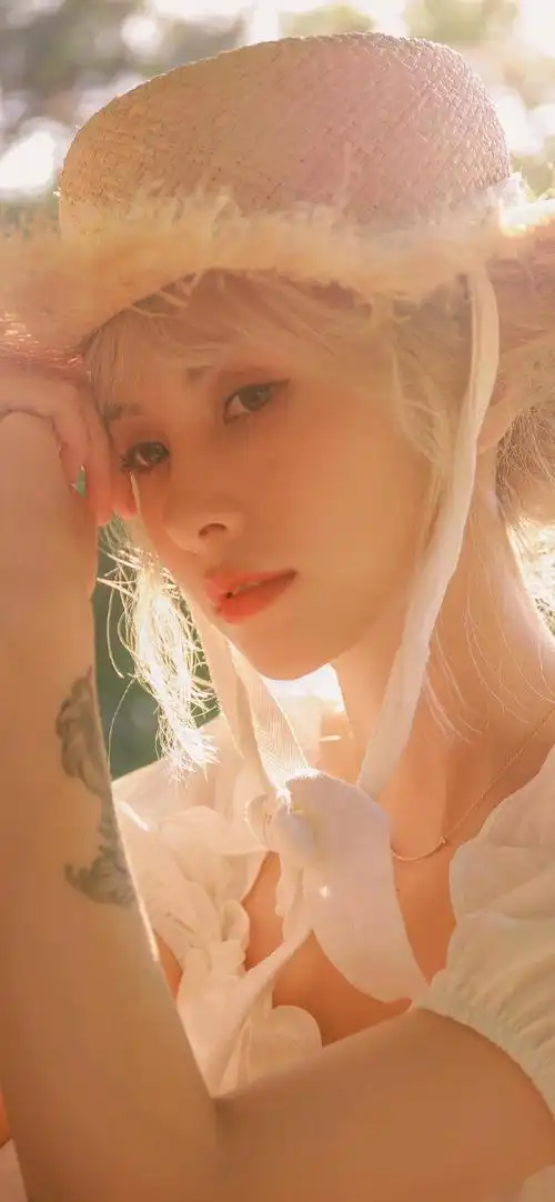 清纯金发美女高清手机壁纸