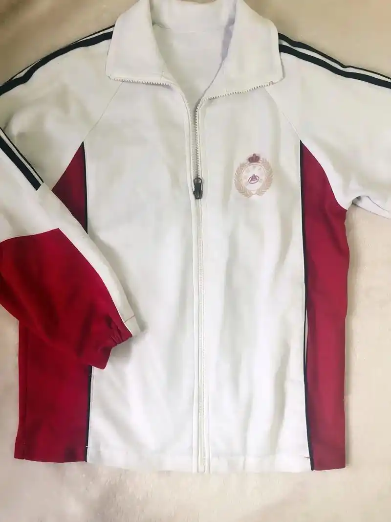 我的校服.小学,初中,高中,都约在一起了!该回忆的回忆,该反 - 抖音