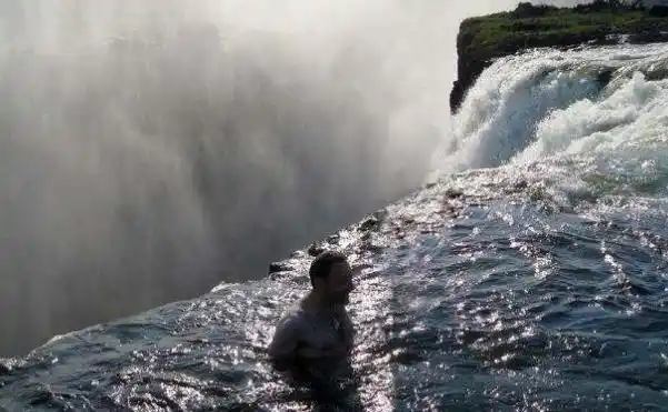 如此恐怖的魔鬼游泳池,你敢去尝试吗?