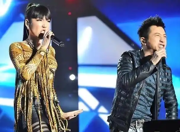 结婚才让这段绯闻水落石出,看起来庾澄庆也似乎开始与吴莫愁保持距离