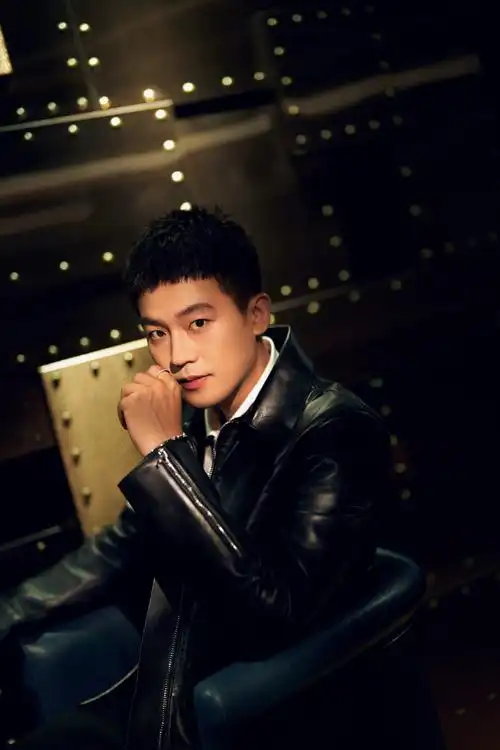 欧豪寸头痞帅##欧豪皮衣寸头的帅