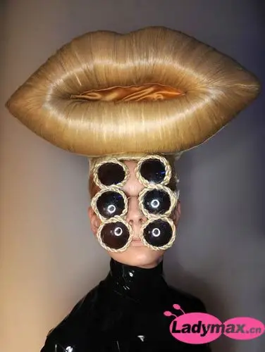 回头率200的怪异发型,顶了!