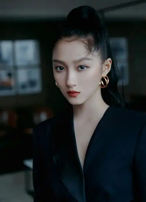 关晓彤裤子是不是有点短了