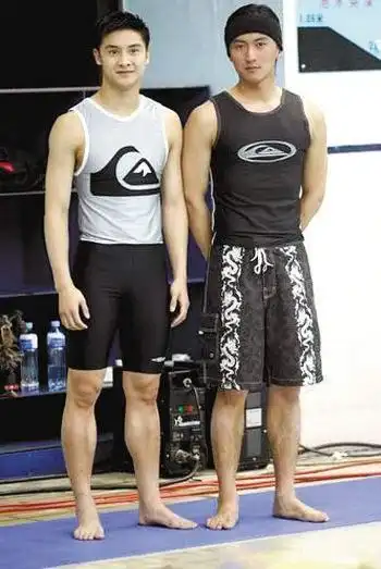 运动员身高为标杆 陈汉典脱鞋量身高169 标杆 田亮运动员168 谢龇锋