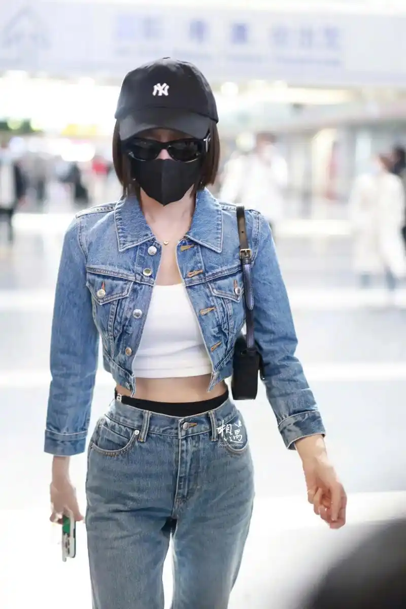 秦岚真的有马甲线!《闪耀的她》里健身完走路姿势真实,不像演的