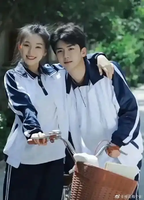 王一博校园女友,王一博公开女友,啊哈哈99这就是作梦素材.好甜哪!