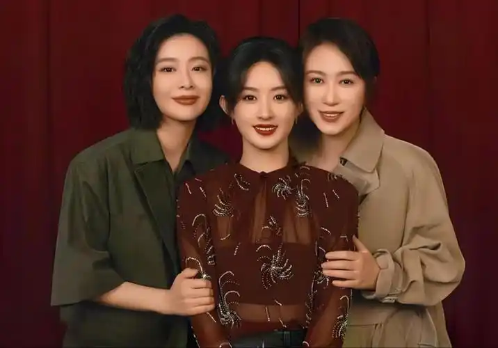 马丽赵丽颖高叶时尚芭莎合影,质感满满,真的太养眼了!