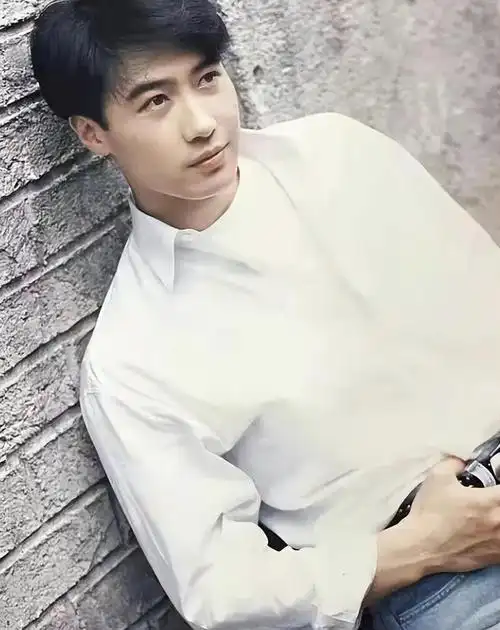 有人计算出黎明年轻时的花边新闻不少于20条.