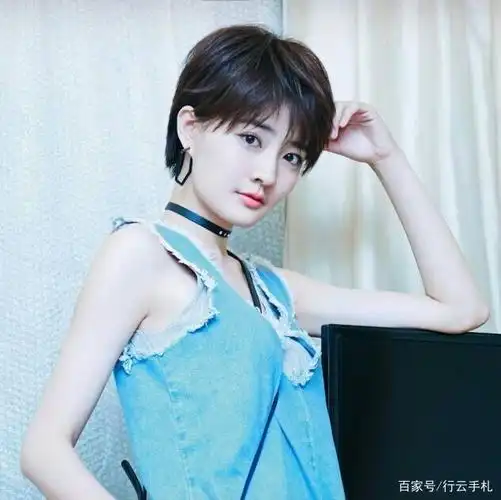 夏天来了,剪短发吗?又软萌又清爽又时髦又性感的那种