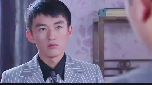 刘学义的颜值任何时候都是超高的,八年前的他就已经很帅了