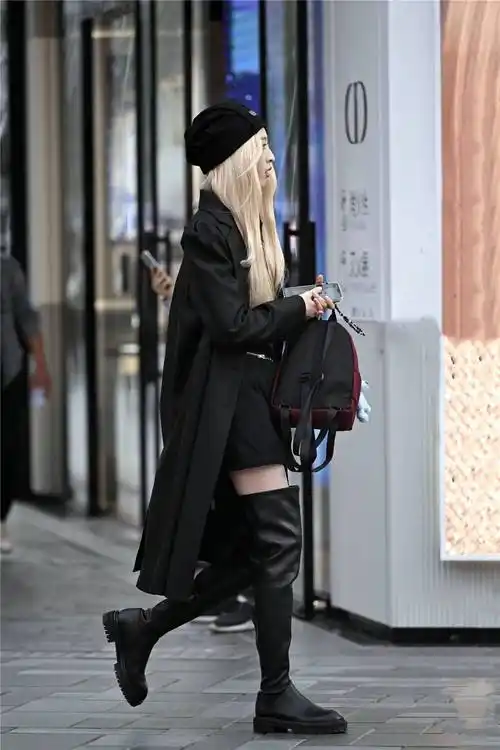 过膝靴搭配,适合冬季出门,什么样的款式更好看呢?_美女_黑色_效果