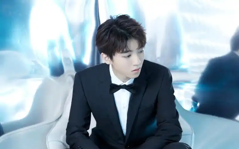 王俊凯儒雅帅气写真桌面壁纸