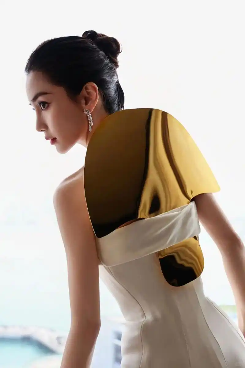 铲子成亮点,这波操作有点迷  angelababy工作室终于出新图了,但是这张