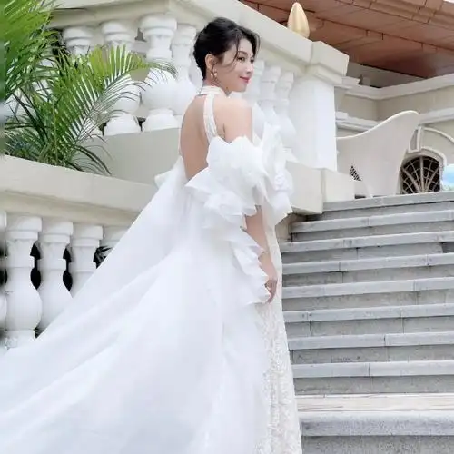 刘涛白色蕾丝拖地鱼尾裙##大众电影2023大湾区音乐汇