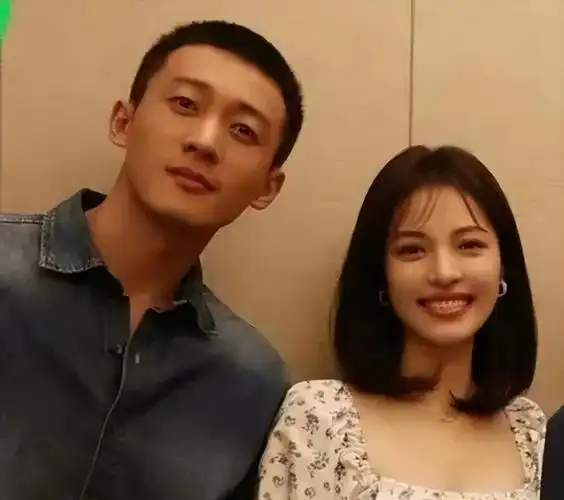 杨洋又谈女朋友?钟楚曦侯雯元又复合?_感情_明星_新剧