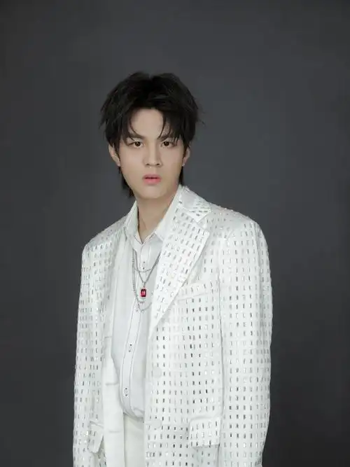 石凯(中国内地男歌手)_尚可名片