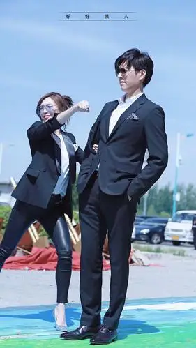 靳东x江疏影,黑西装大长腿组合,有点酷炫有点甜?