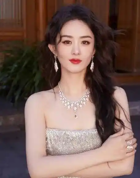 赵丽颖:从不被看好的"圆脸小花"到扛剧大女主,传奇不可复制