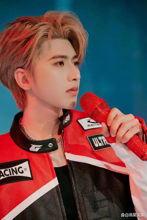 蔡徐坤掌管金发的神,帅起来易如反掌