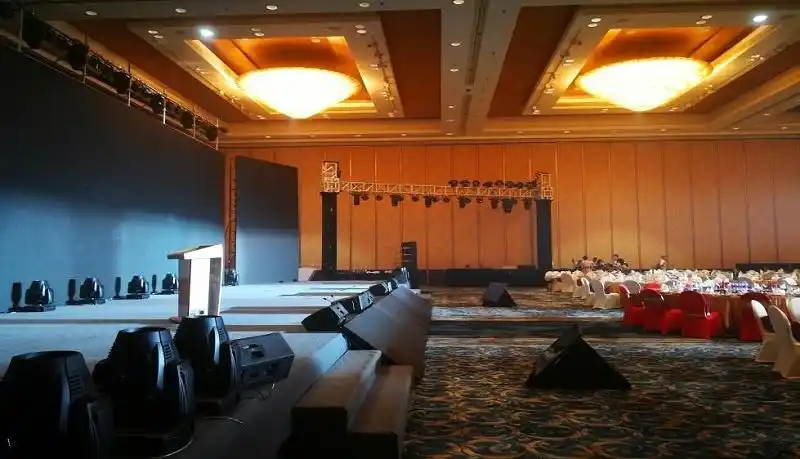 成都香格里拉酒店600人会议舞台搭建图