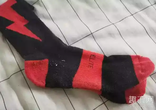 sd篮球举动家的袜子,偶尔间瞥见的袜子就抱着试一试的心态买了一双