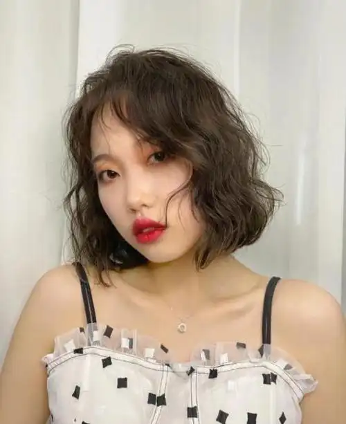 最流行烫发卷2022,好看减龄显得更蓬松_短发_女生发型大全