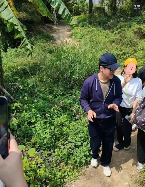 张国立爬山被路人拍下可怕后脑勺头发快掉光露出大块头皮