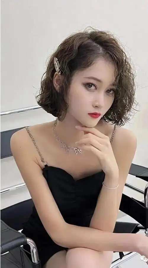 女学生短发发型2022最新图片(2021学生短发最新发型女图)