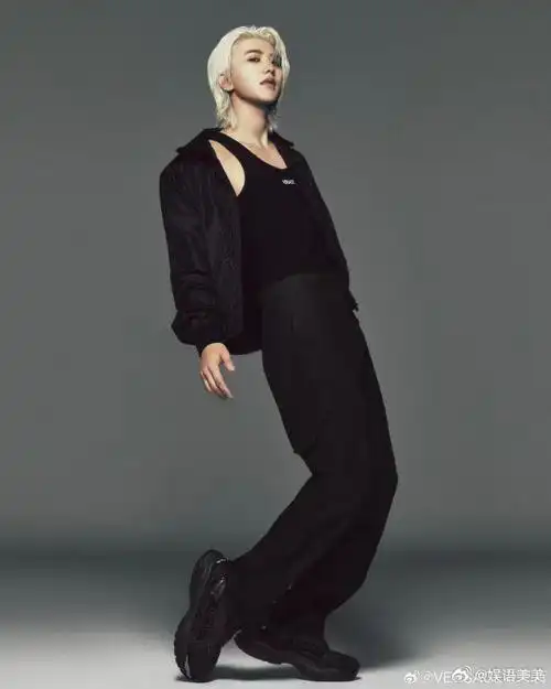 蔡徐坤最新单曲试听##蔡徐坤舞台背影