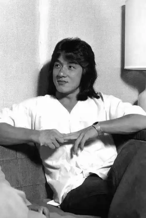 成龙奶茶妹妹未成年旧照曝光.