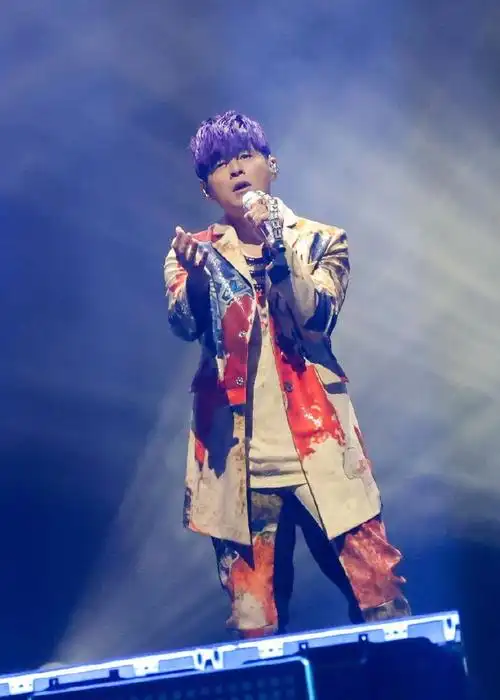 周杰伦上海演唱会 无水印官方高清图#周杰伦上海#图片自取 拿图点赞